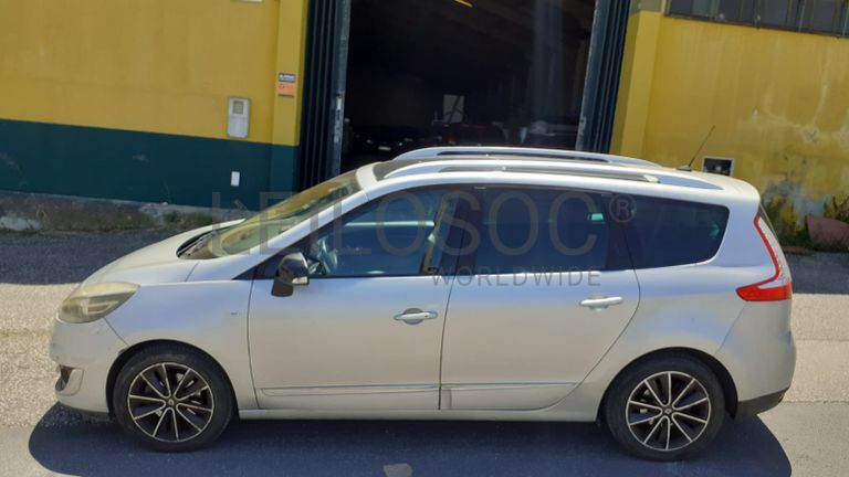 Renault Grand Scénic DCI · Ano 2013