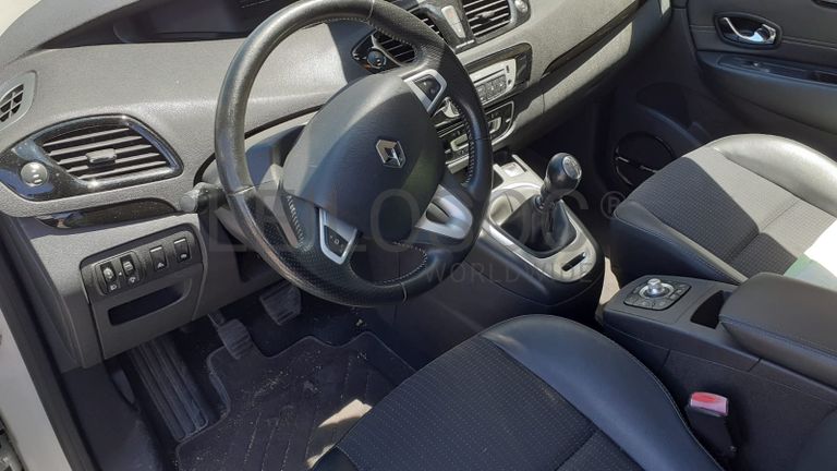 Renault Grand Scénic DCI · Ano 2013