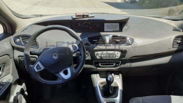 Renault Grand Scénic DCI · Ano 2013
