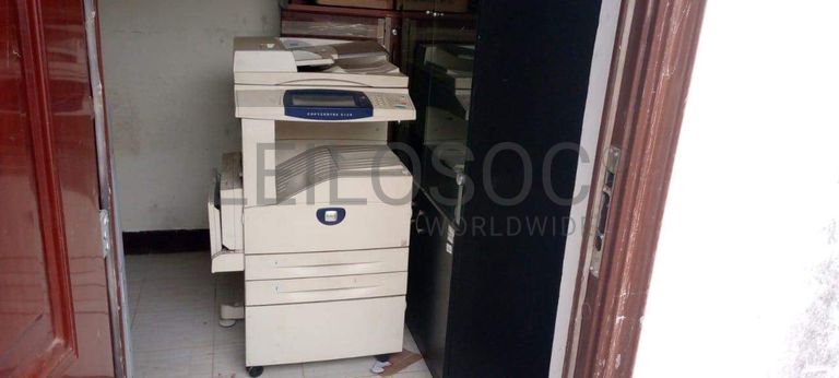 Meubles, imprimante, cartouche,  refrigerateur (salle 9)