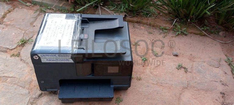 Meubles, imprimante, cartouche,  refrigerateur (salle 9)