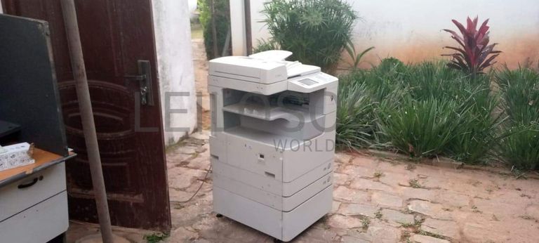 Meubles, imprimante, cartouche,  refrigerateur (salle 9)