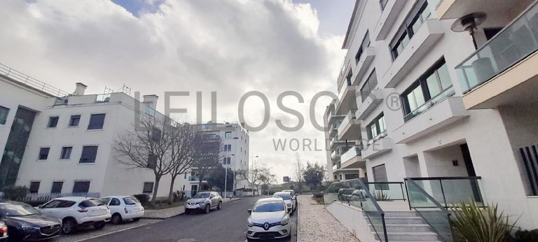 Apartamento T4 · Lugares de Garagem · Lumiar, Lisboa 