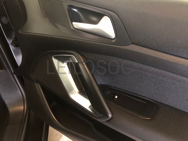 Peugeot 308 · Ano 2017