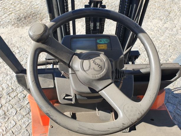 Empilhador Toyota 25