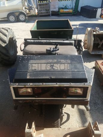 Espalhador de areia com caixa de carga