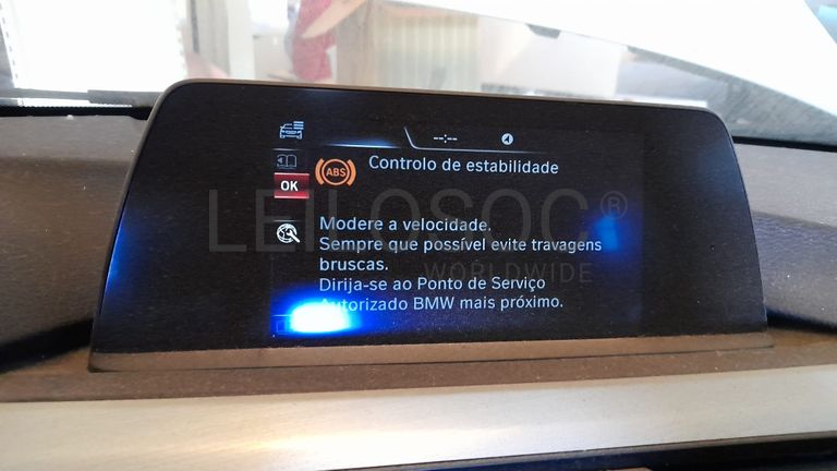 BMW 318D · Ano 2015