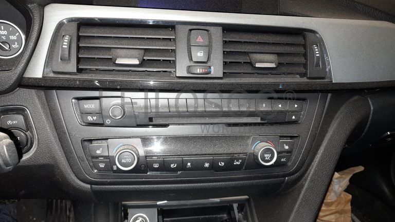 BMW 318D · Ano 2015