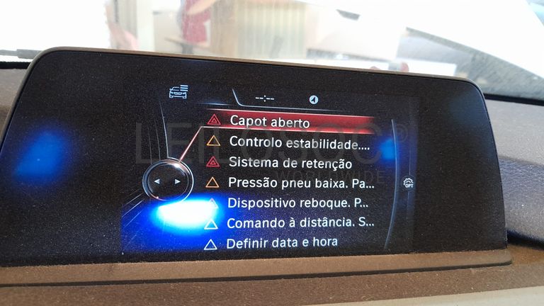 BMW 318D · Ano 2015