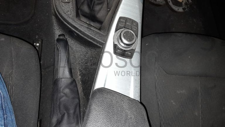 BMW 318D · Ano 2015