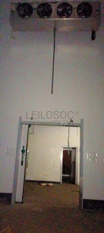 Armazém Industrial com câmaras frigoríficas instaladas · Águeda