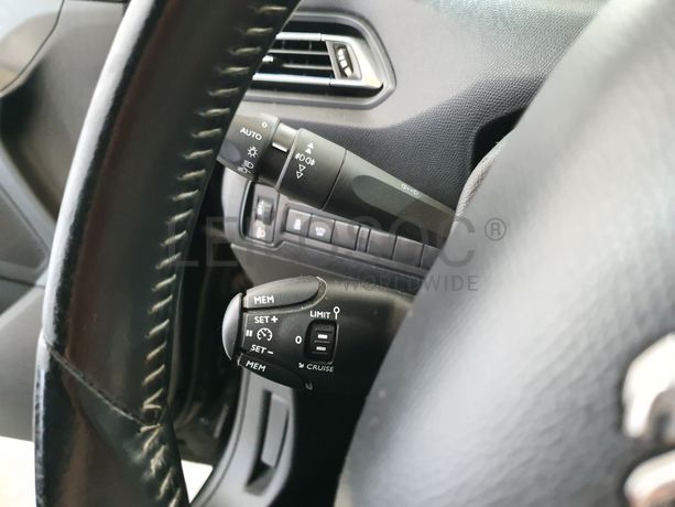 Peugeot 308 · Ano 2016