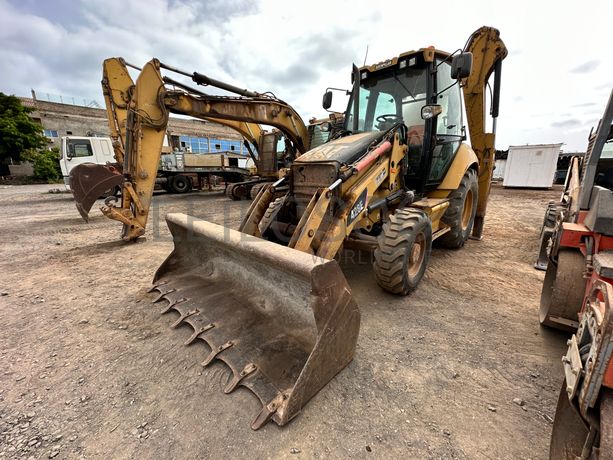 Retroescavadora CATERPILLAR 428 E
