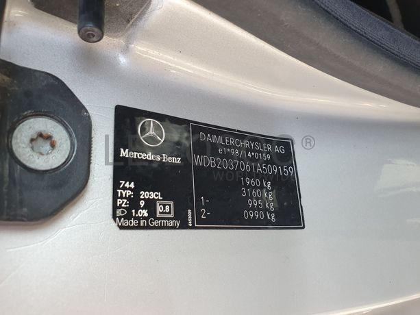 Mercedes-Benz C220 · Ano 2003