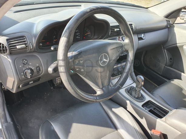 Mercedes-Benz C220 · Ano 2003
