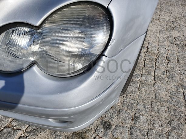 Mercedes-Benz C220 · Ano 2003