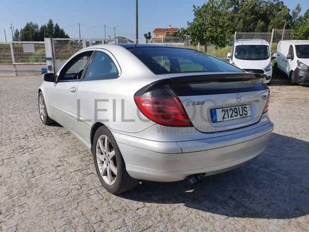 Mercedes-Benz C220 · Ano 2003