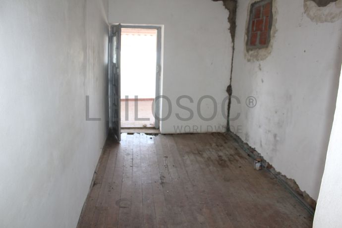 Moradia V3 + Edifício · Portalegre