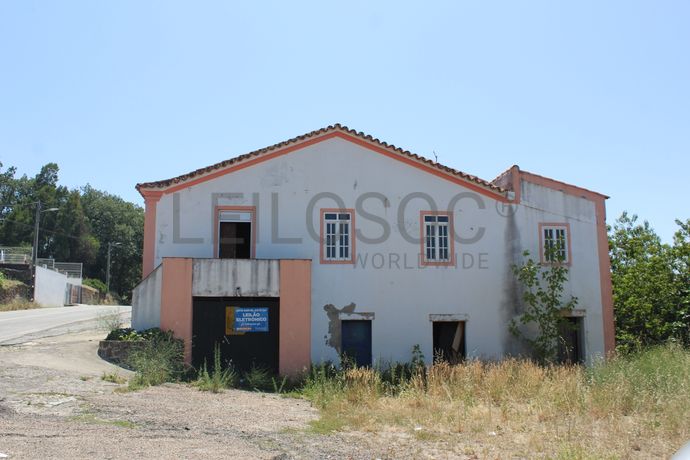 Moradia V3 + Edifício · Portalegre