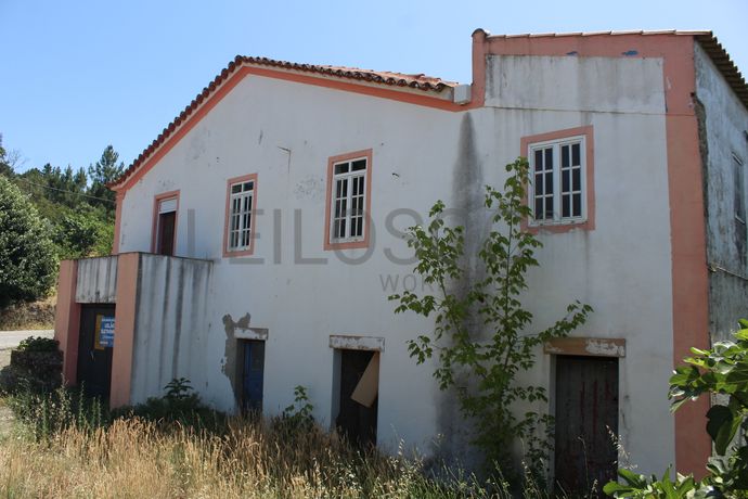 Moradia V3 + Edifício · Portalegre