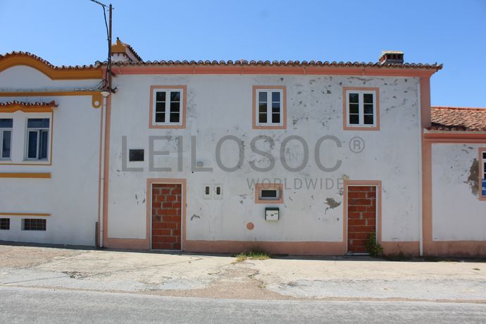 Moradia V3 + Edifício · Portalegre