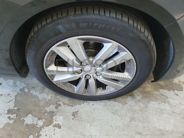 Peugeot 308 · Ano 2015