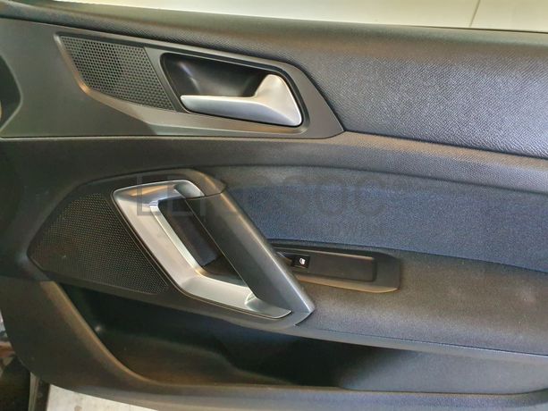 Peugeot 308 · Ano 2015