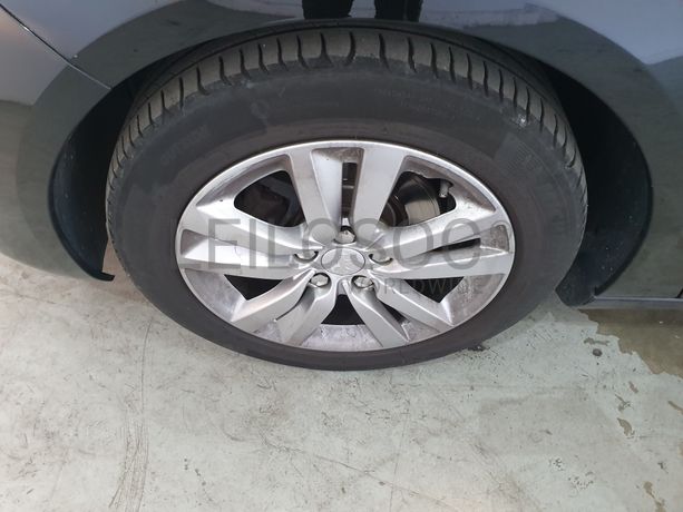 Peugeot 308 · Ano 2015