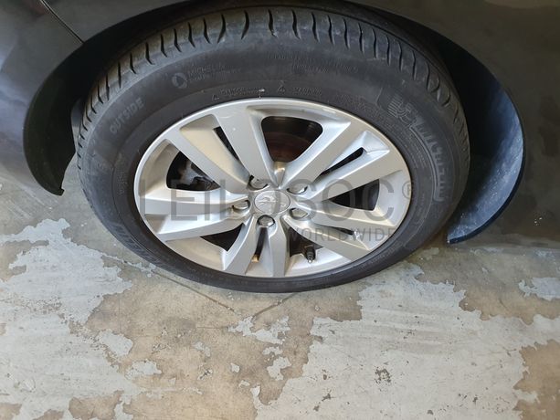 Peugeot 308 · Ano 2015