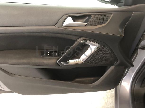 Peugeot 308 · Ano 2017