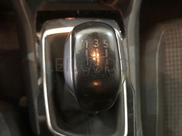 Peugeot 308 · Ano 2017