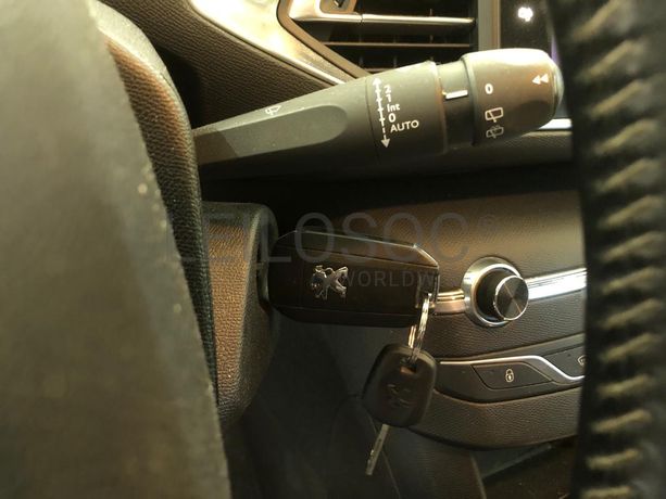 Peugeot 308 · Ano 2017