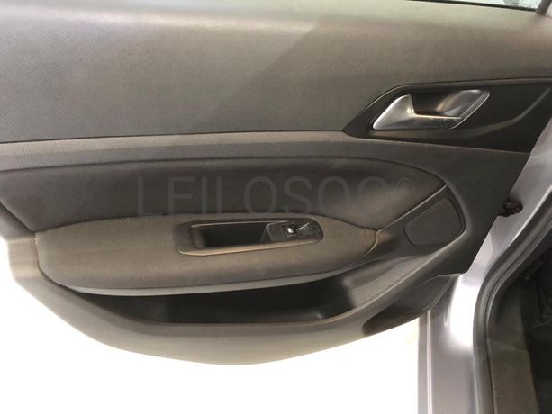 Peugeot 308 · Ano 2017