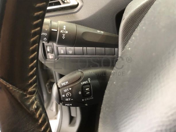 Peugeot 308 · Ano 2017