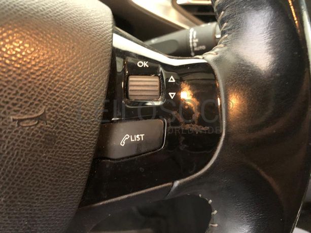 Peugeot 308 · Ano 2017