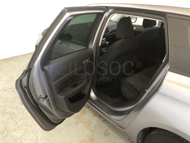 Peugeot 308 · Ano 2017