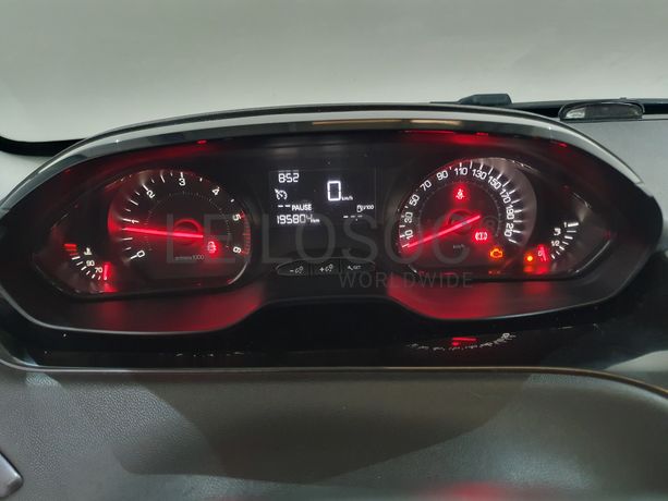 Peugeot 208 · Ano 2013