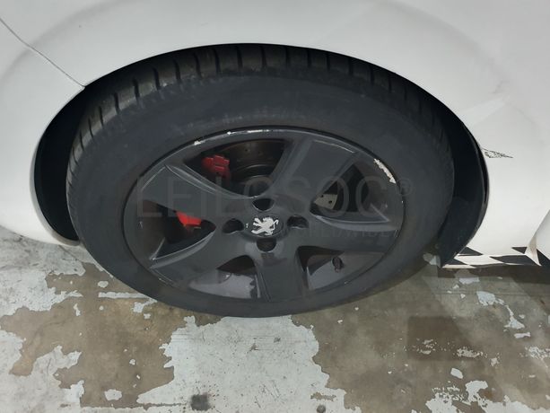 Peugeot 208 · Ano 2013