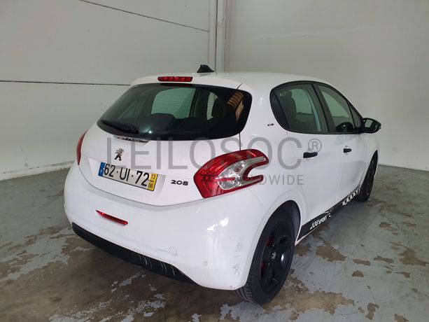 Peugeot 208 · Ano 2013