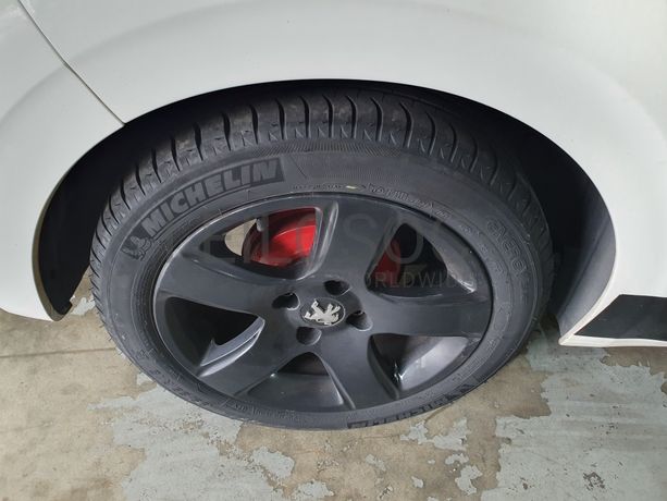 Peugeot 208 · Ano 2013