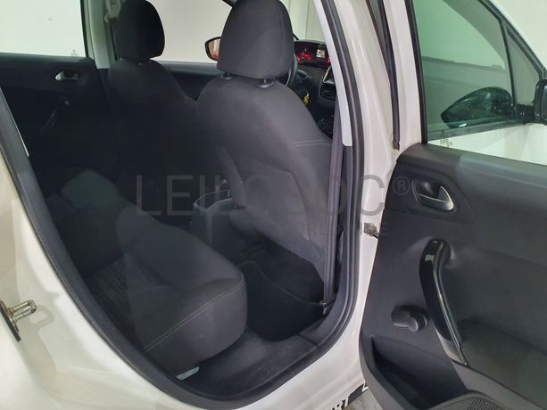 Peugeot 208 · Ano 2013