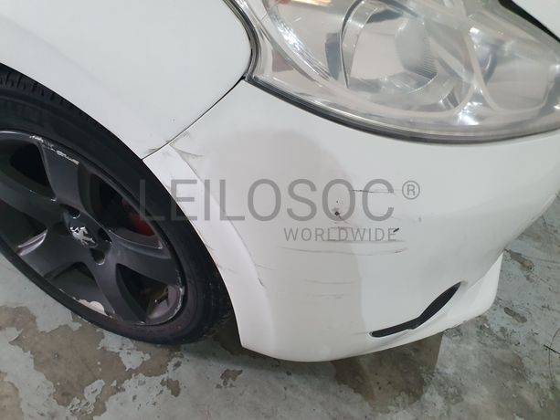 Peugeot 208 · Ano 2013