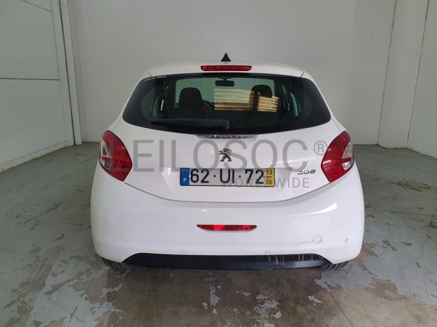 Peugeot 208 · Ano 2013