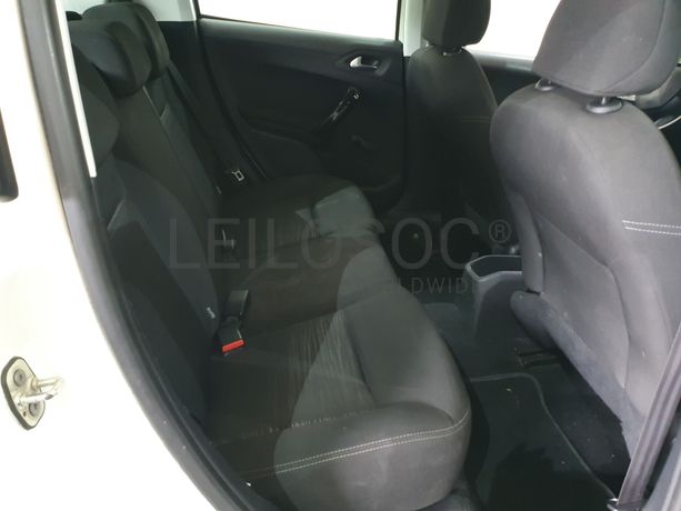 Peugeot 208 · Ano 2013