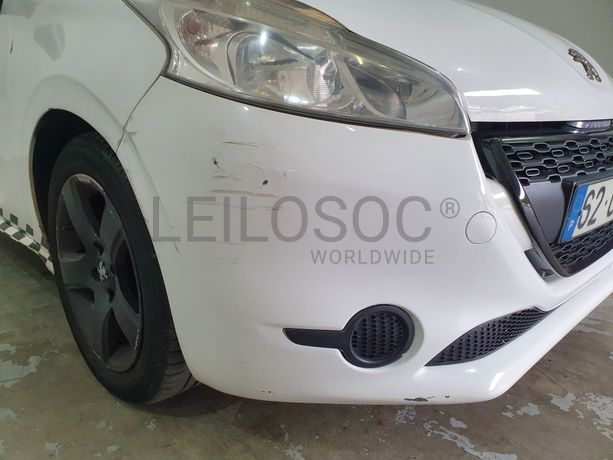 Peugeot 208 · Ano 2013