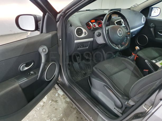 Renault Clio · Ano 2011