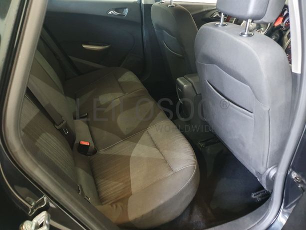 Opel Astra 1.7 CDTI · Ano 2012