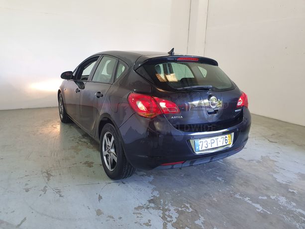 Opel Astra 1.7 CDTI · Ano 2012