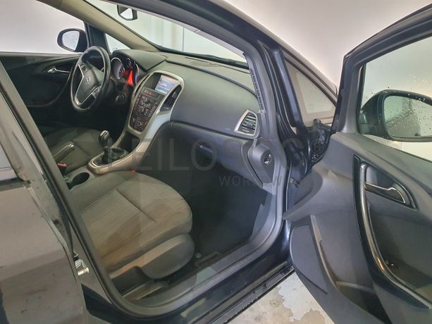 Opel Astra 1.7 CDTI · Ano 2012