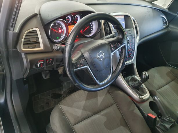 Opel Astra 1.7 CDTI · Ano 2012